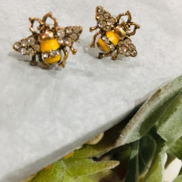 Jewelry - Crystal Yellow Bee Stud Earrings